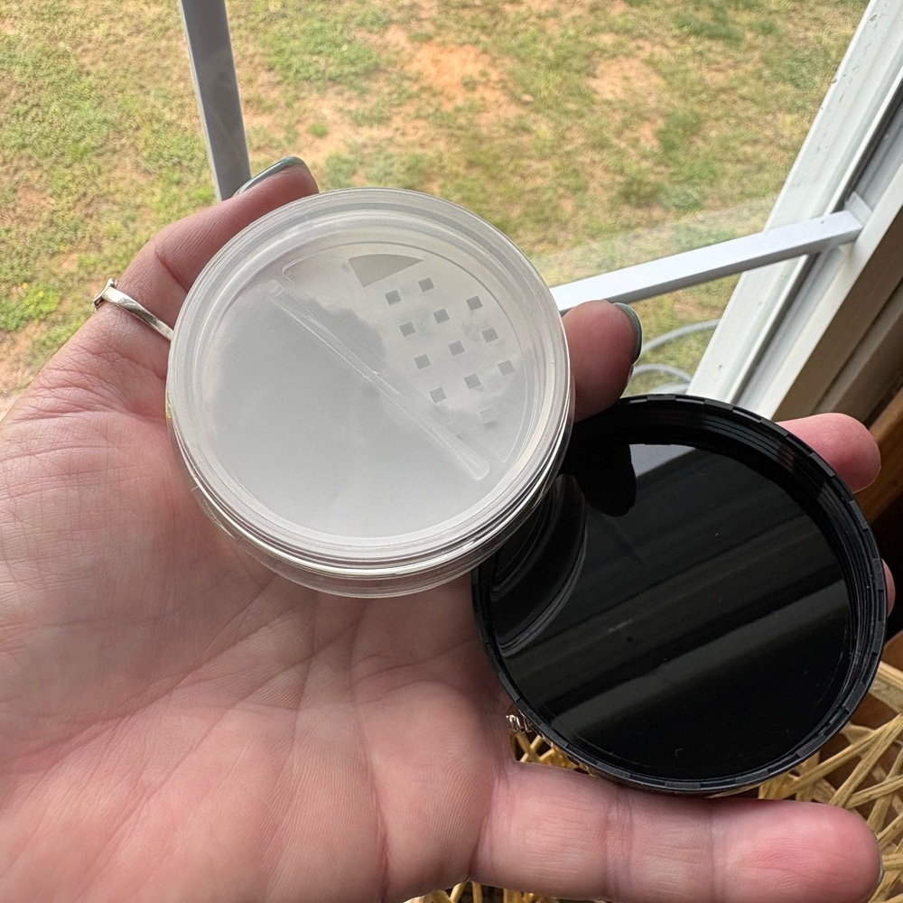 ISH Universal Setting Loose Powder - Picture 5 of 5